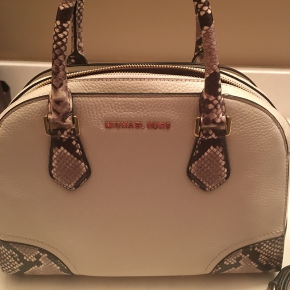 Michael Michael Kors
PYTHON SUTTON ZIP MEDI - Picture 1 of 7
